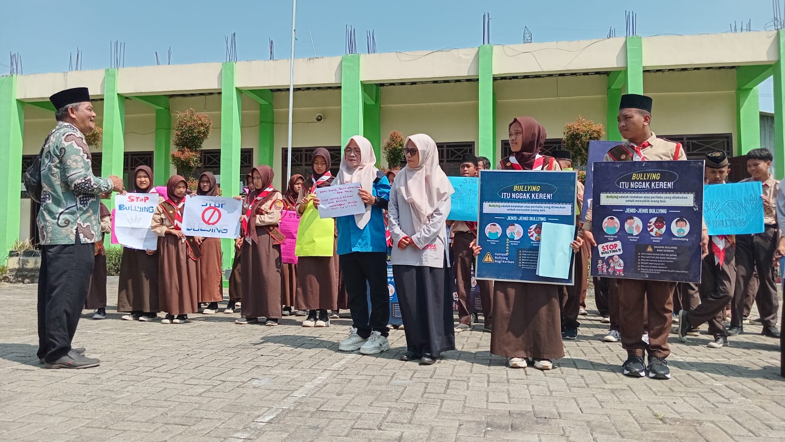 Ratusan Pelajar SMP Kabupaten Tegal Kampanye Antibullying