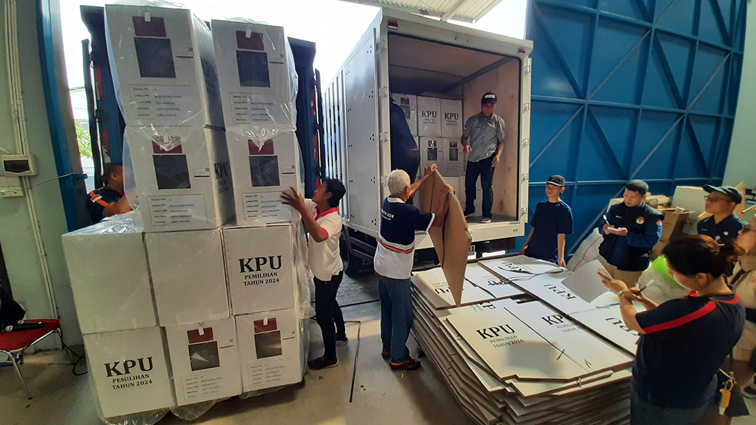 KPU Kota Semarang Mulai Distribusikan Logistik ke 16 Kecamatan