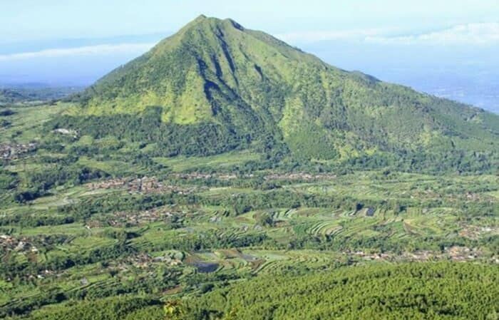 Destinasi Wisata Gunung Kemukus, Ini Pesona Serta Mitos yang Terungkap!