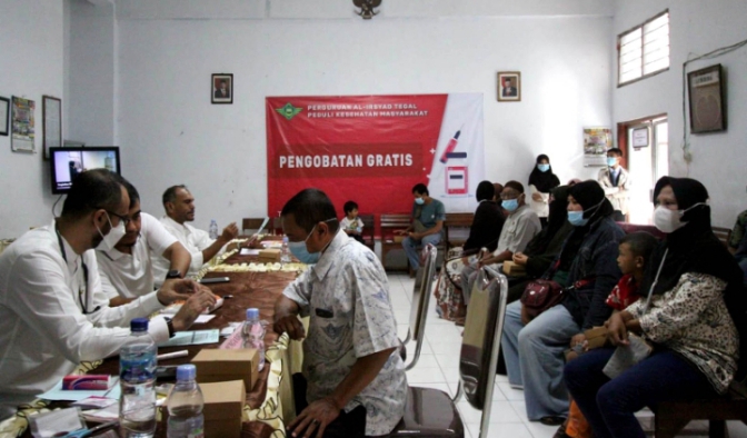 Yayasan Perguruan Al Irsyad Tegal Gelar Pemeriksaan Kesehatan Gratis Peringati Hardiknas