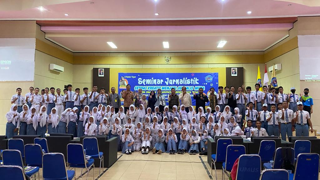 Ratusan Pelajar SMA dan SMK se-Kota Tegal dan Kabupaten Brebes Ikuti Seminar Jurnalistik 