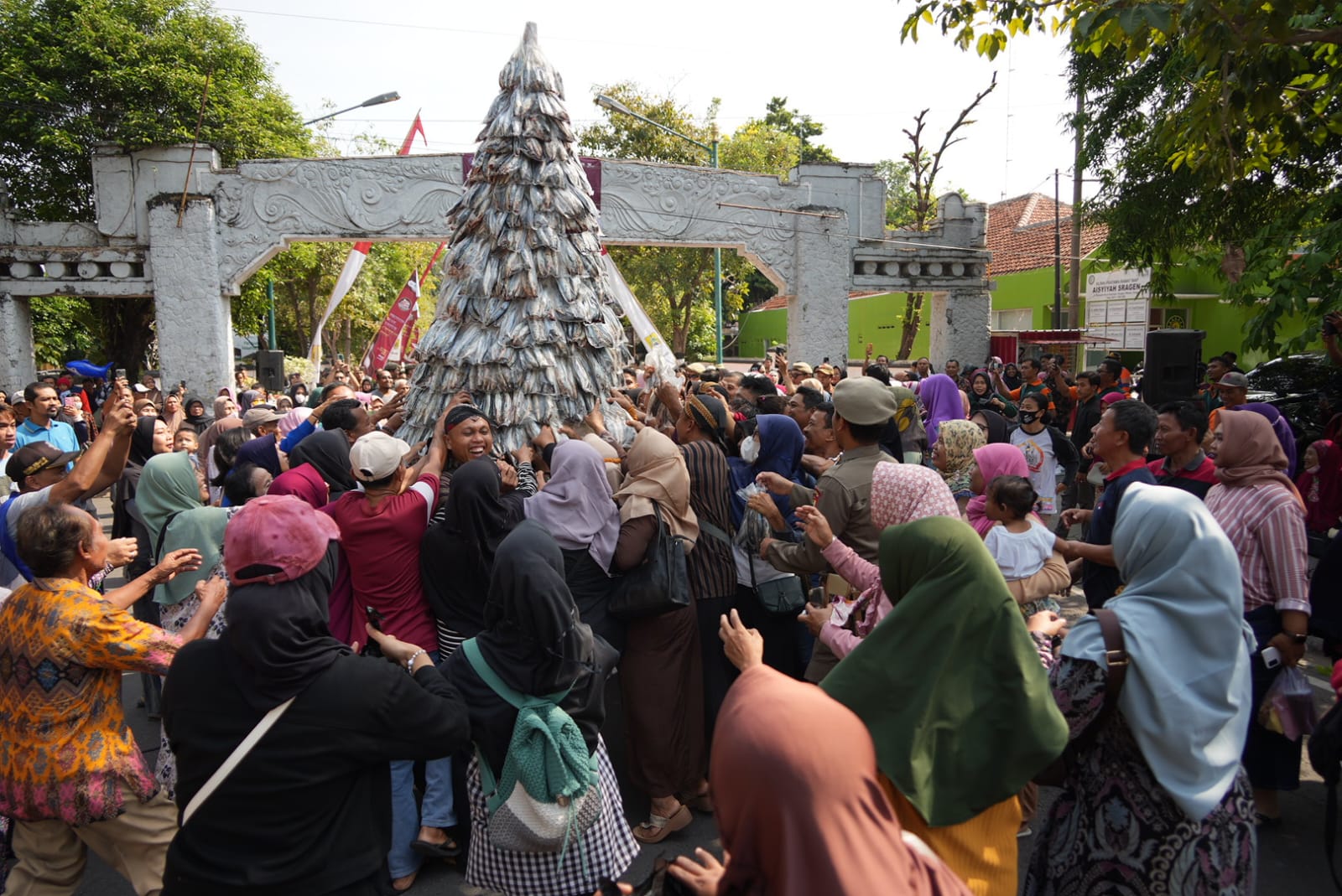 Kementrian KKP Akui Gunungan Ikan Terjadi se-Indonesia Baru di Sragen