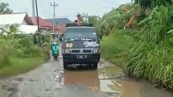 Para Kades di Kecamatan Losari Keluhkan Jalan Rusak Tidak Masuk Skala Prioritas