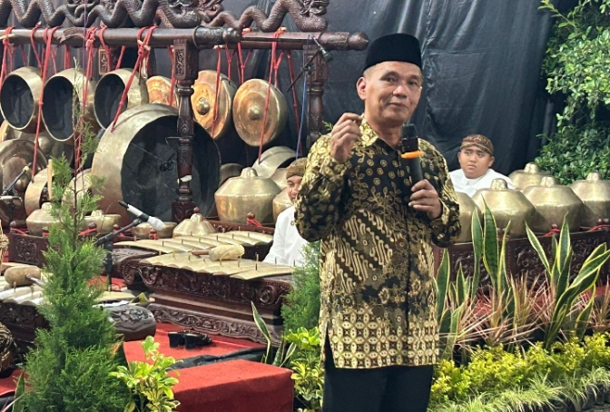 Ketua DPRD Jateng Sumanto Pentaskan Wayang Kulit 30 Jam Nonstop dengan 23 Dalang ‎