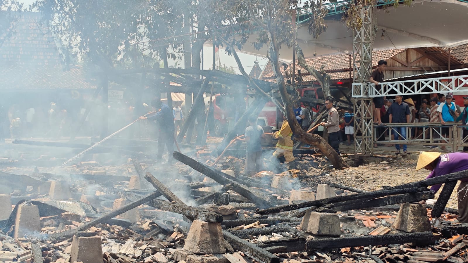 Tiga Rumah di Kalimaro Dilahap Si Jago Merah, Kerugian Ditaksir Capai Rp 300 Juta