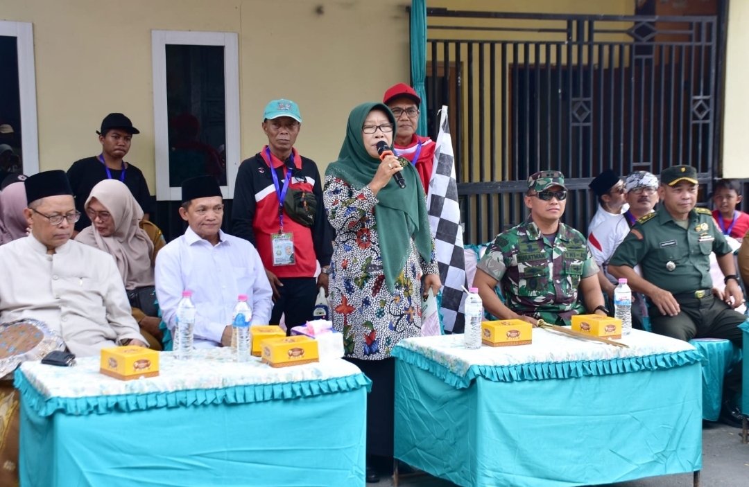 Bupati Tegal Doakan Palestina Saat Melepas Pawai Ta'aruf di Lebaksiu