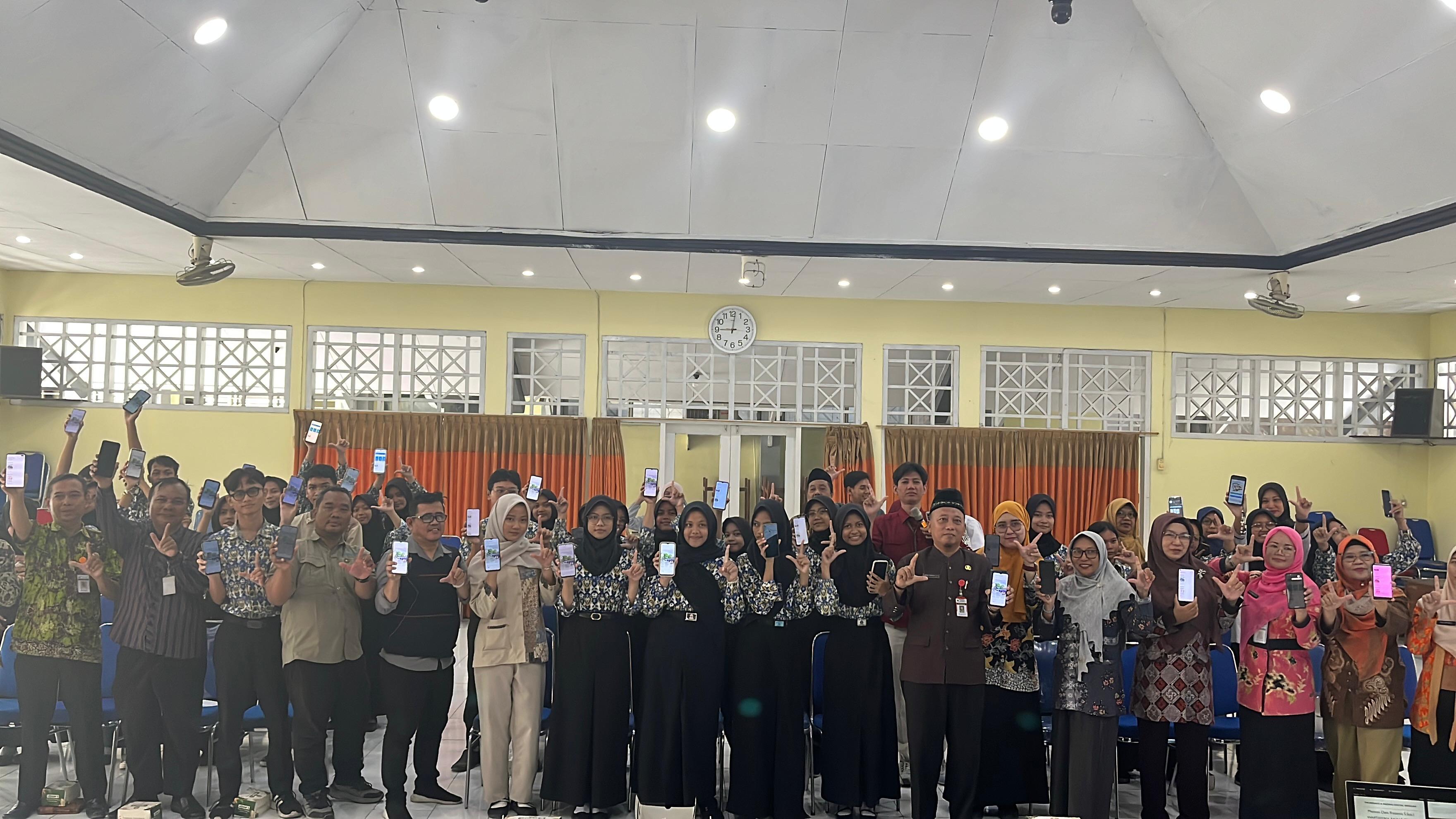 30 Siswa SMK Negeri 1 Tegal Diberi Pelatihan Mading Digital 