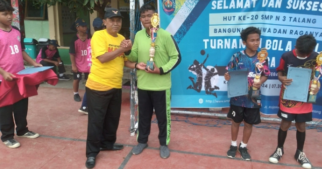 Turnamen Bola Voli Putra HUT SMP Negeri 3 Talang Kabupaten Tegal Meriah 