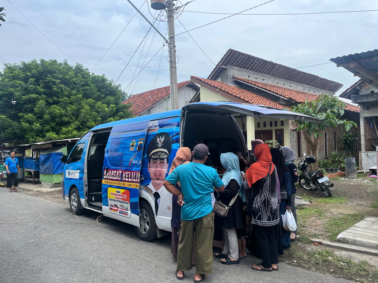 ‎Satlantas Polres Tegal Hadirkan Samsat Keliling  di Program Tilik Desa 