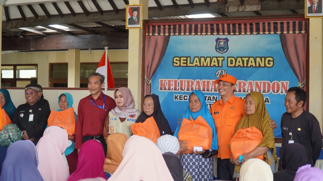 Banjir di Kelurahan Krandon Tegal, 150 Warga Terdampak Terima Paket Sembako 