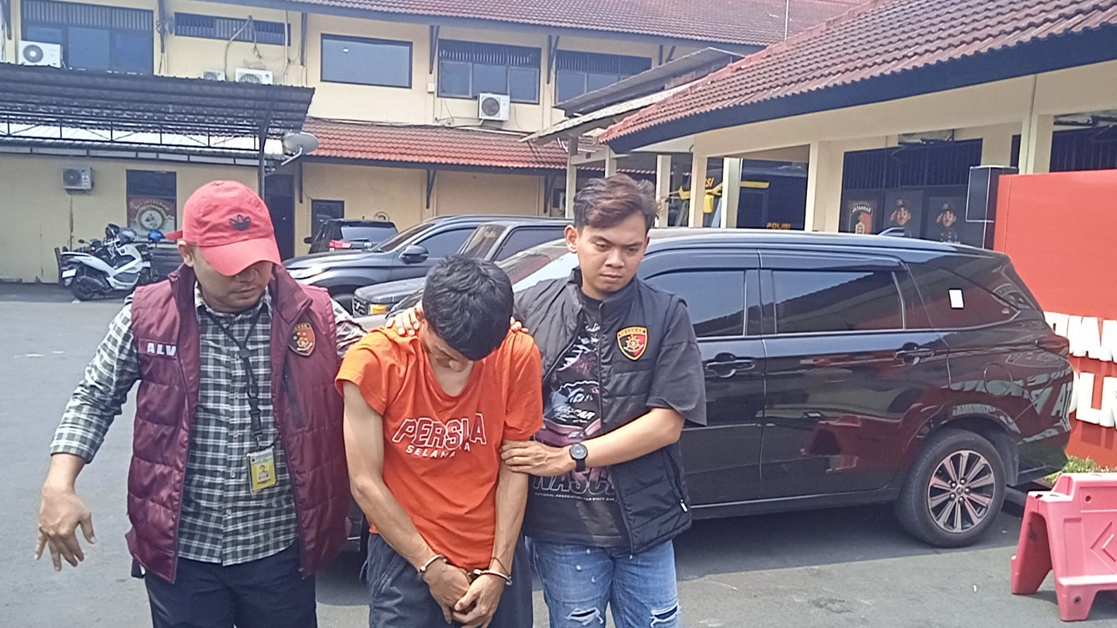 Detik-Detik Suporter Persija Dibekuk Usai Lempar Batu ke Bus Persib Bandung U-18 di Tol Batang