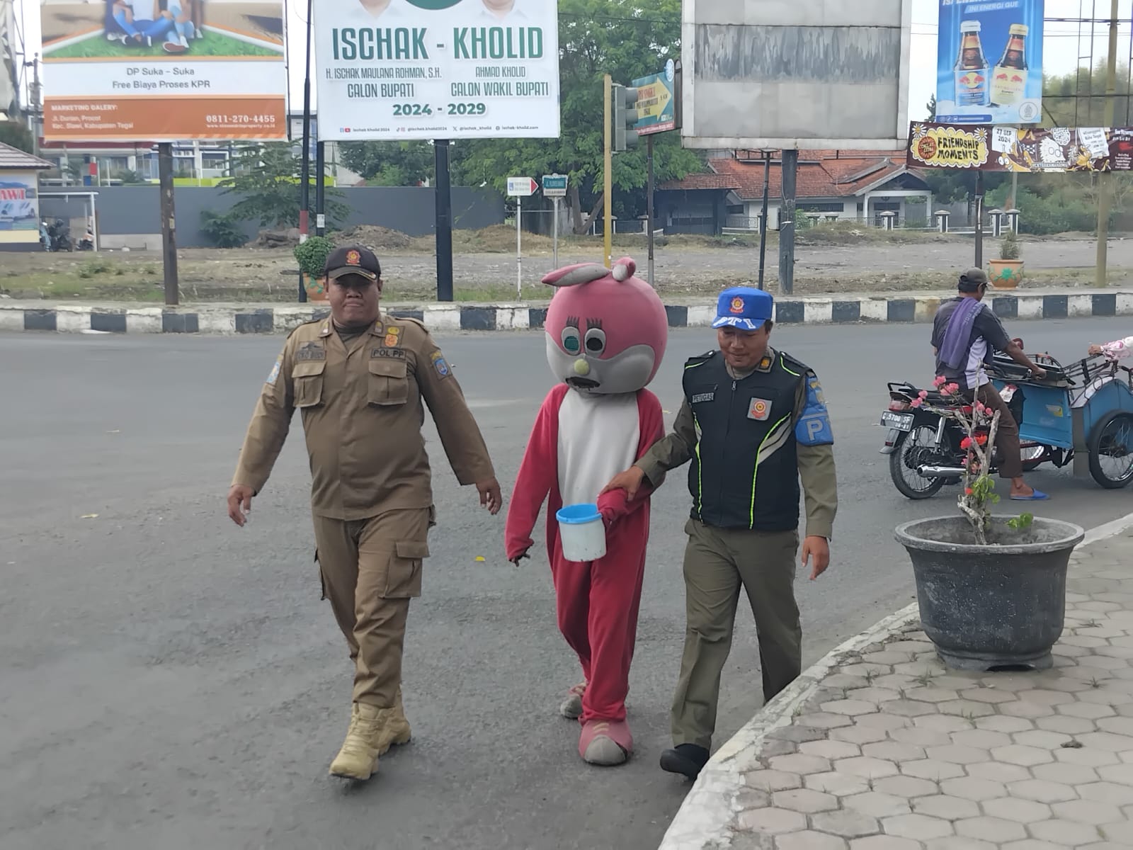 Badut dan Pengemis di Kabupaten Tegal Dirazia Petugas Gabungan 