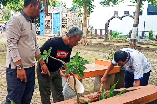 Dinas Perhubungan Kabupaten Pemalang Bersihkan Taman Patih Sampun