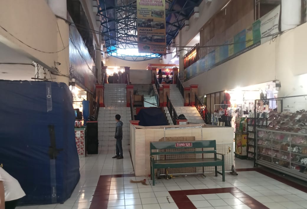 Penggantian Eskalator di Pasar Pagi Kota Tegal Masih Bureng