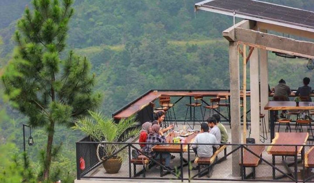 Menikmati Pemandangan Hijau di Kafe Hits Sentul, Suasana Segar dengan Beragam Menu Pilihan