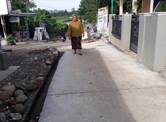 Jalan Dukuh Lenggak Kabupaten Pemalang Dirabat Beton