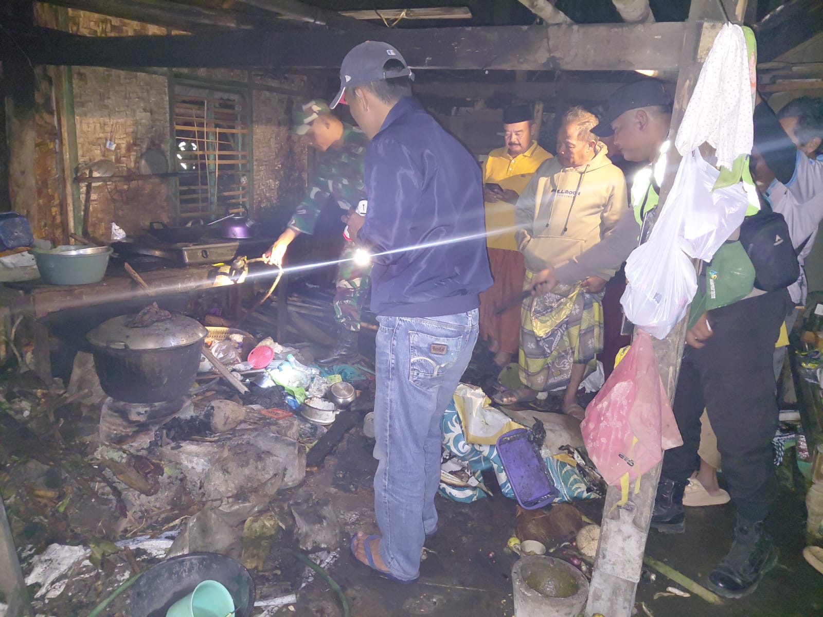 Kebocoran Gas Diduga Picu Kebakaran Dapur di Puring, Pria 41 Tahun Terluka