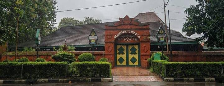 Masjid Agung Sang Cipta Rasa: Wisata Religi yang Ada di Cirebon