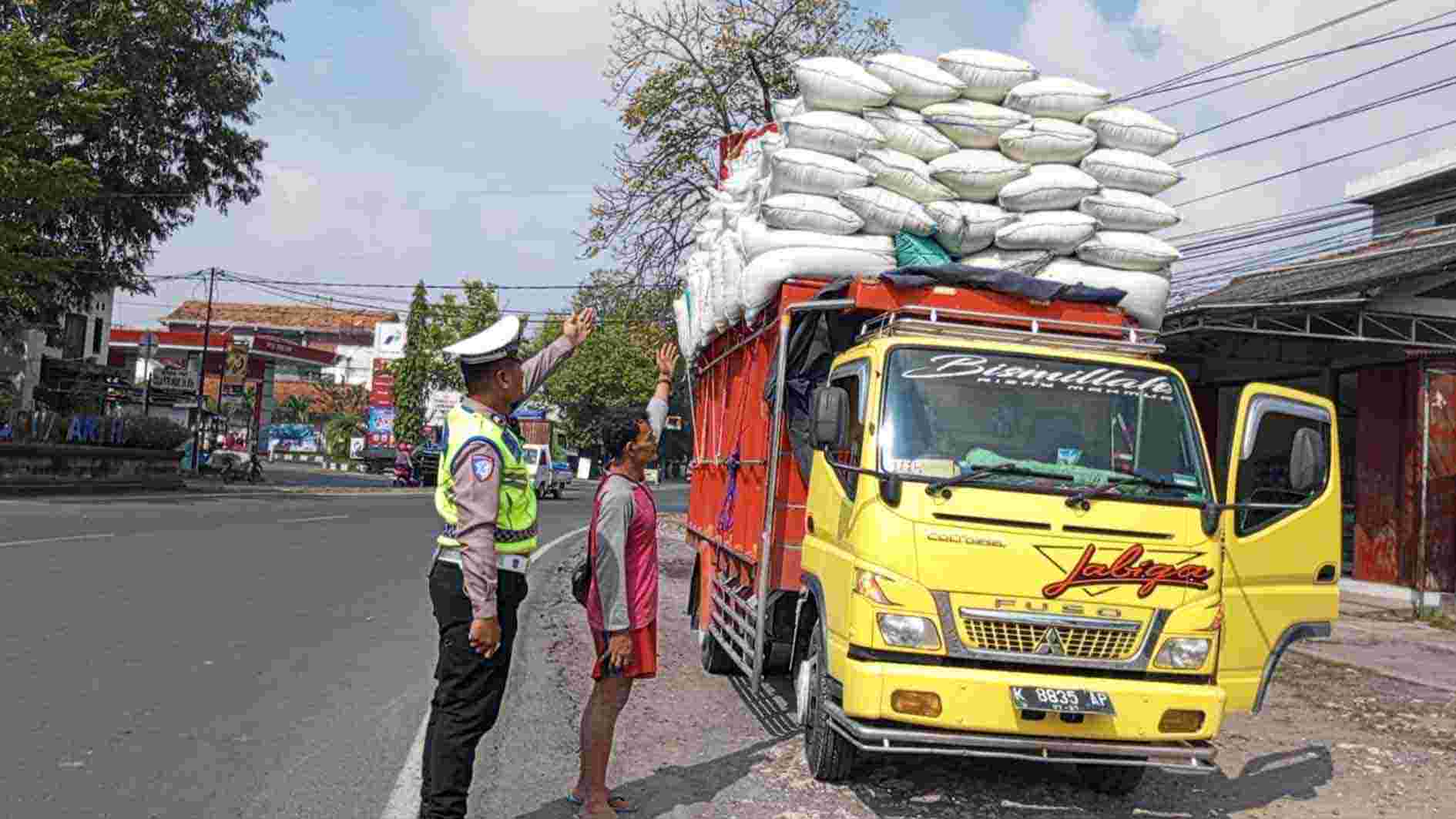 Truk ODOL Bakal Diralang Melintas di Grobogan, Satlantas Polres Setempat Galakkan Sosialisasi