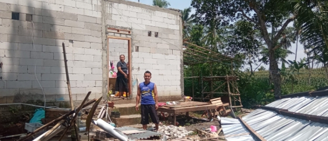 Puting Beliung Rusak Rumah Warga Desa Rembul Kabupaten Pemalang 