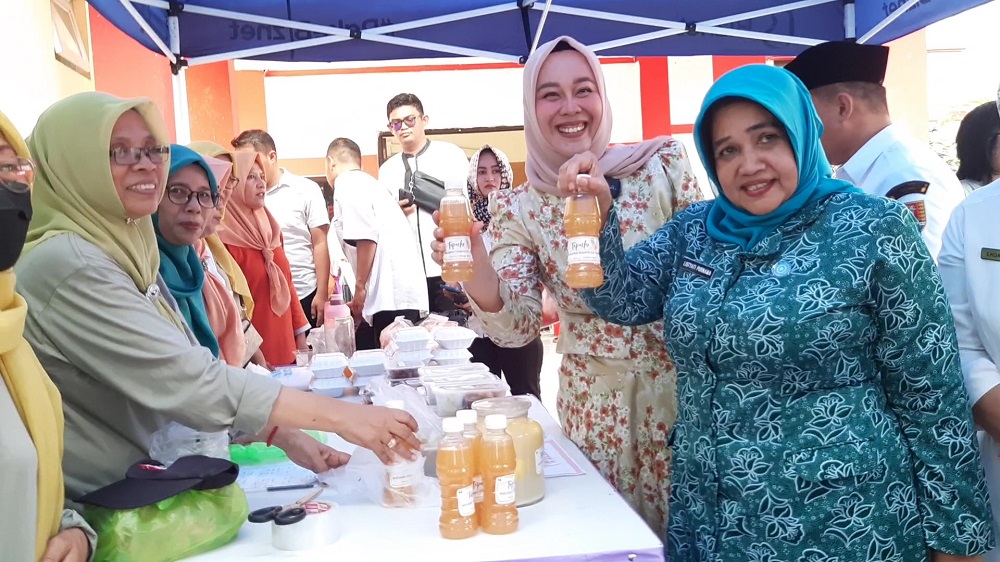 Bantu Penderita Stunting dan Lansia, TP PKK Semarang Barat Gelar Bazar Ramadan