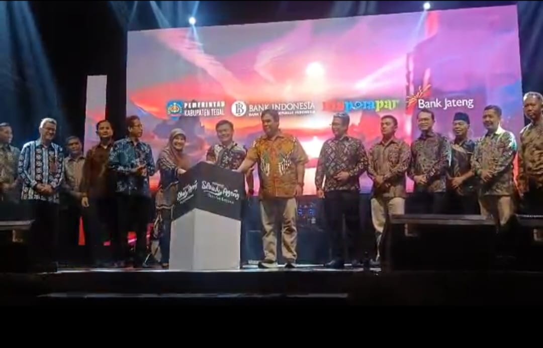 Masyarakat Antusias Saksikan Pembukaan Pesta Rakyat Slawi Ageng