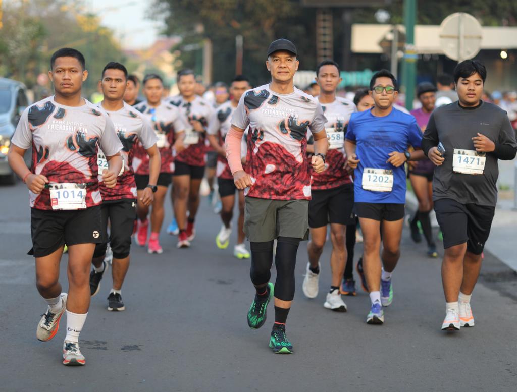 Ganjar dan Ribuan Pelari Meriahkan Bank Jateng Friendship Run 2023 di Yogyakarta