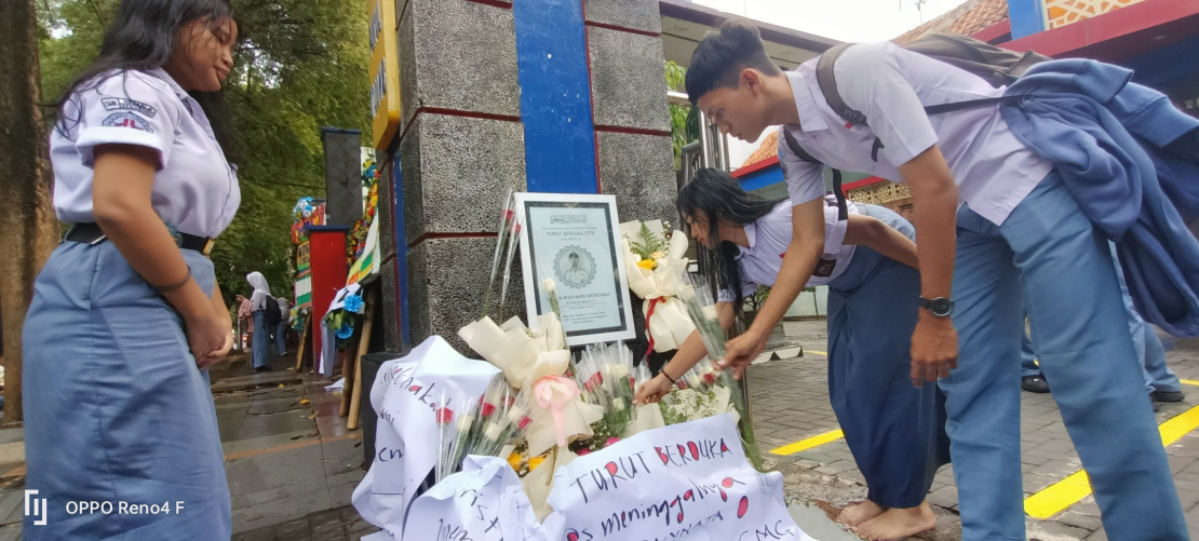 AMPA Gelar Aksi Duka Cita Keprihatinan di SMK 4 