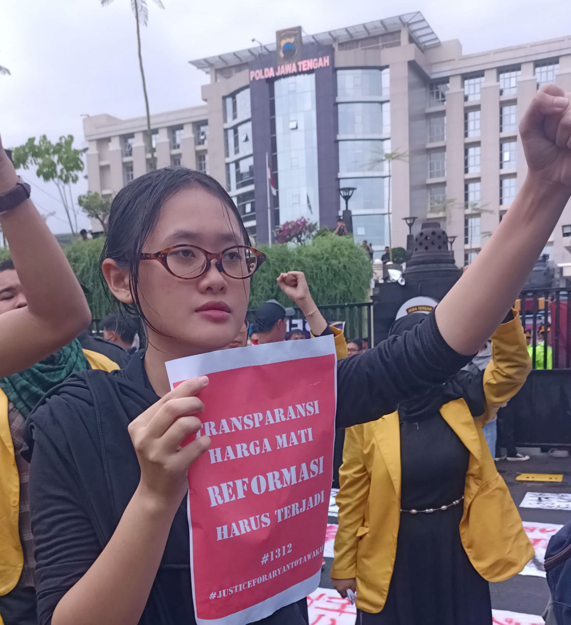 Mahasiswa Semarang Demo Polda, Tuntut Reformasi Polri