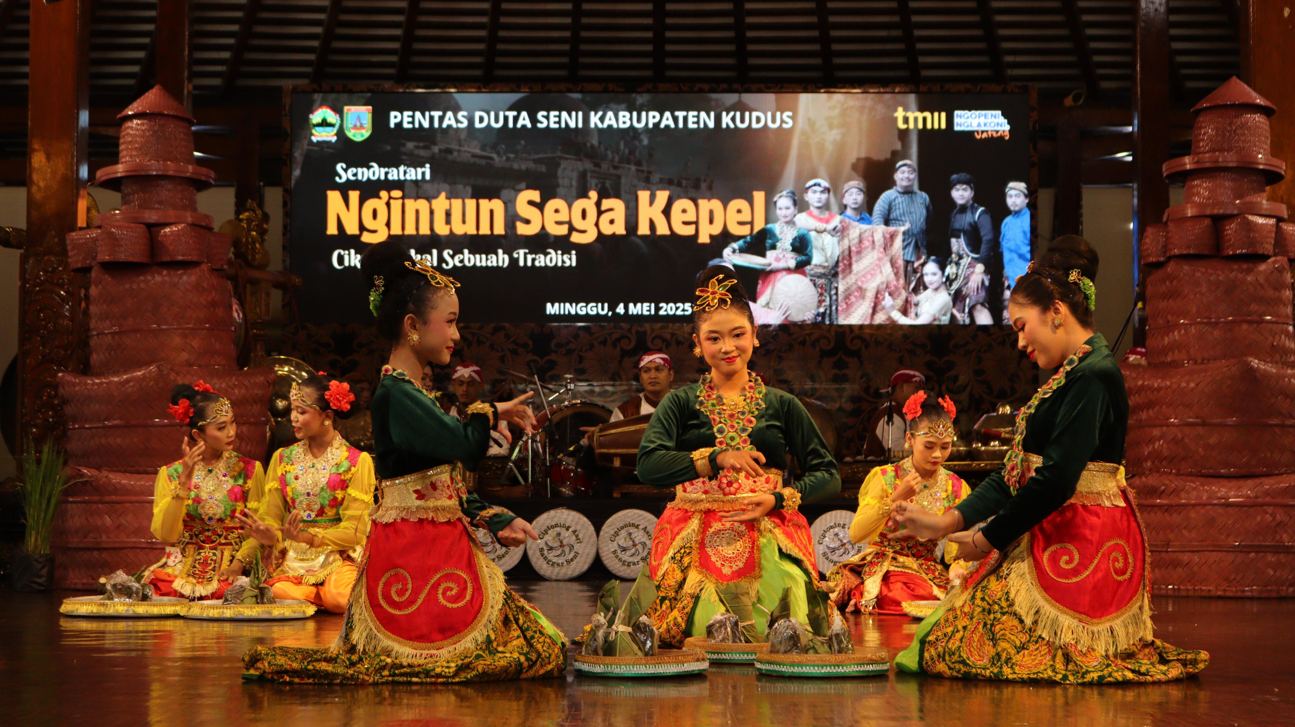 Sendratari Ngintun Sego Kepel Khas Kudus Hipnotis Pengunjung TMMI