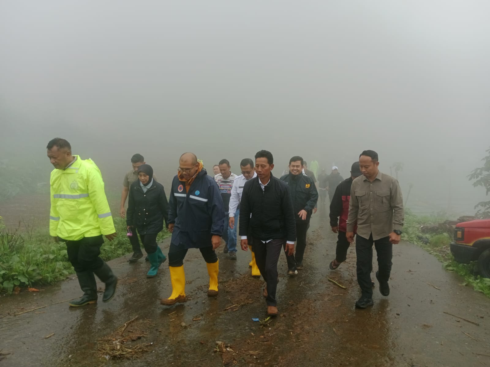 Kunjungi Lokasi Longsor Pranten, Bupati Batang: Harus Relokasi