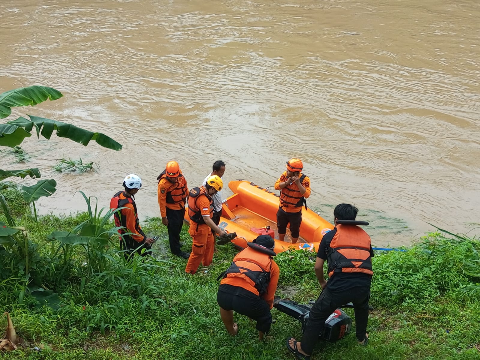 Terseret Arus Anak Sungai Bengawan Solo, Bima Belum Ditemukan