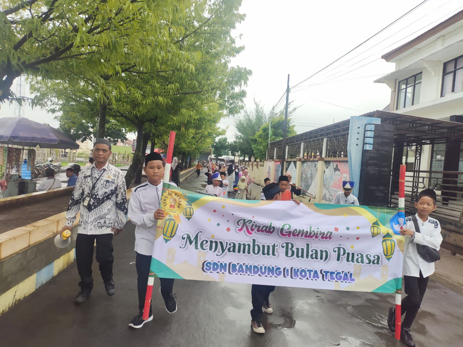 SD Negeri Bandung 1 Kota Tegal Adakan Kirab Gembira Sambut Ramadan 