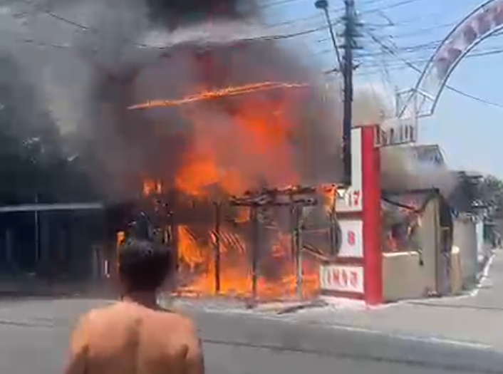 Rumah Sekaligus Tempat Menampung Rosok Ludes Terbakar, Kobaran Api dan Asap Tebal Berdampak ke Exit Tol Klaten