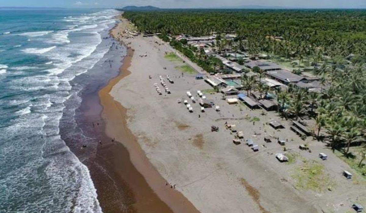 6 Pantai Terindah di Jawa Tengah, Pemandangannya Menakjubkan Bikin Betah!