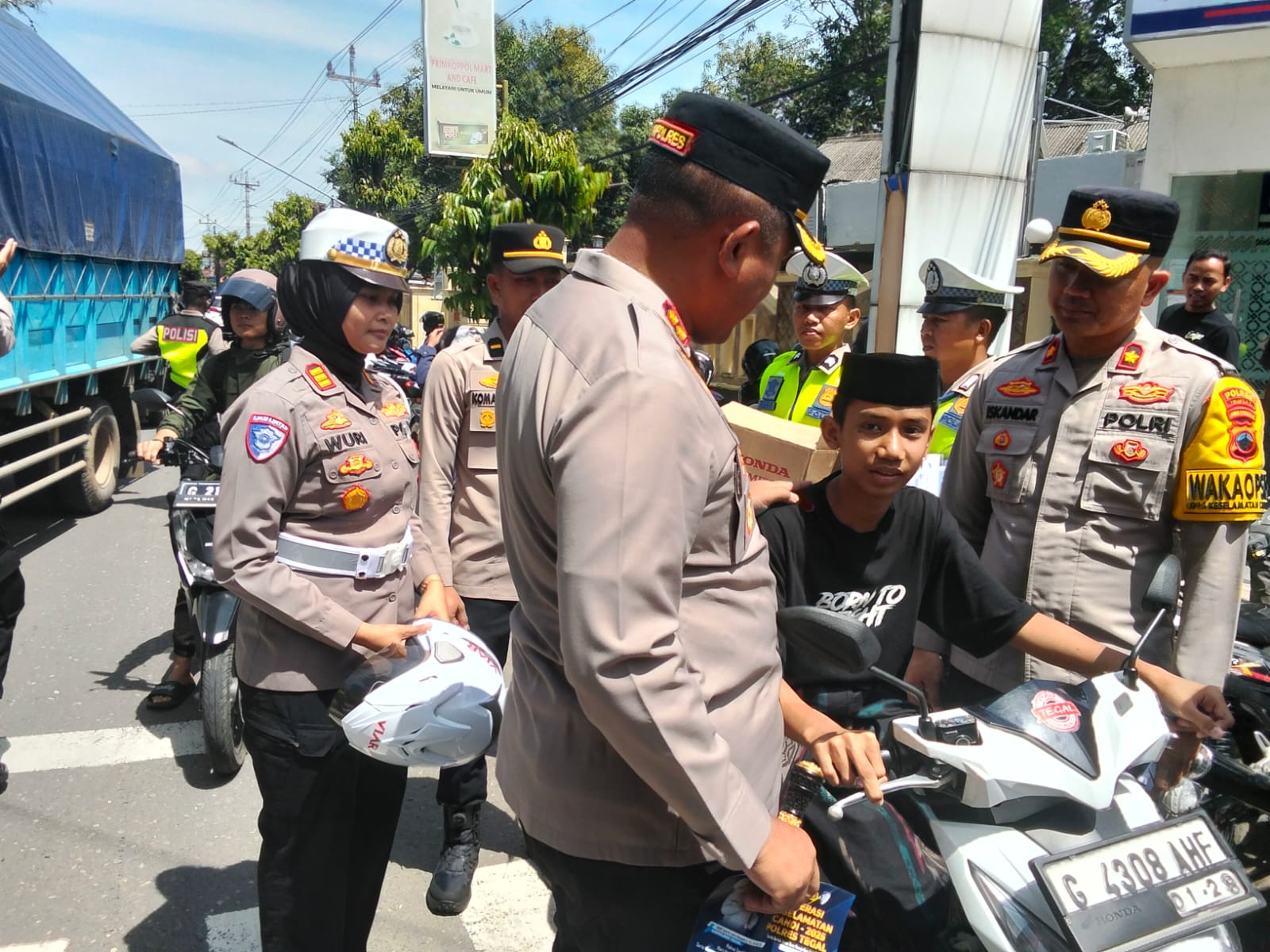 Operasi Keselamatan Candi 2025, Polres Tegal Gelar Edukasi Tingkatkan Kesadaran Tertib Berlalu Lintas 