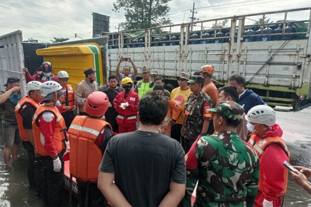 Banjir Semarang Telan Tiga Korban Jiwa, Penyebabnya Kesetrum Aliran Listrik 