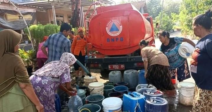 BPBD Kabupaten Tegal Distribusikan Air Bersih  