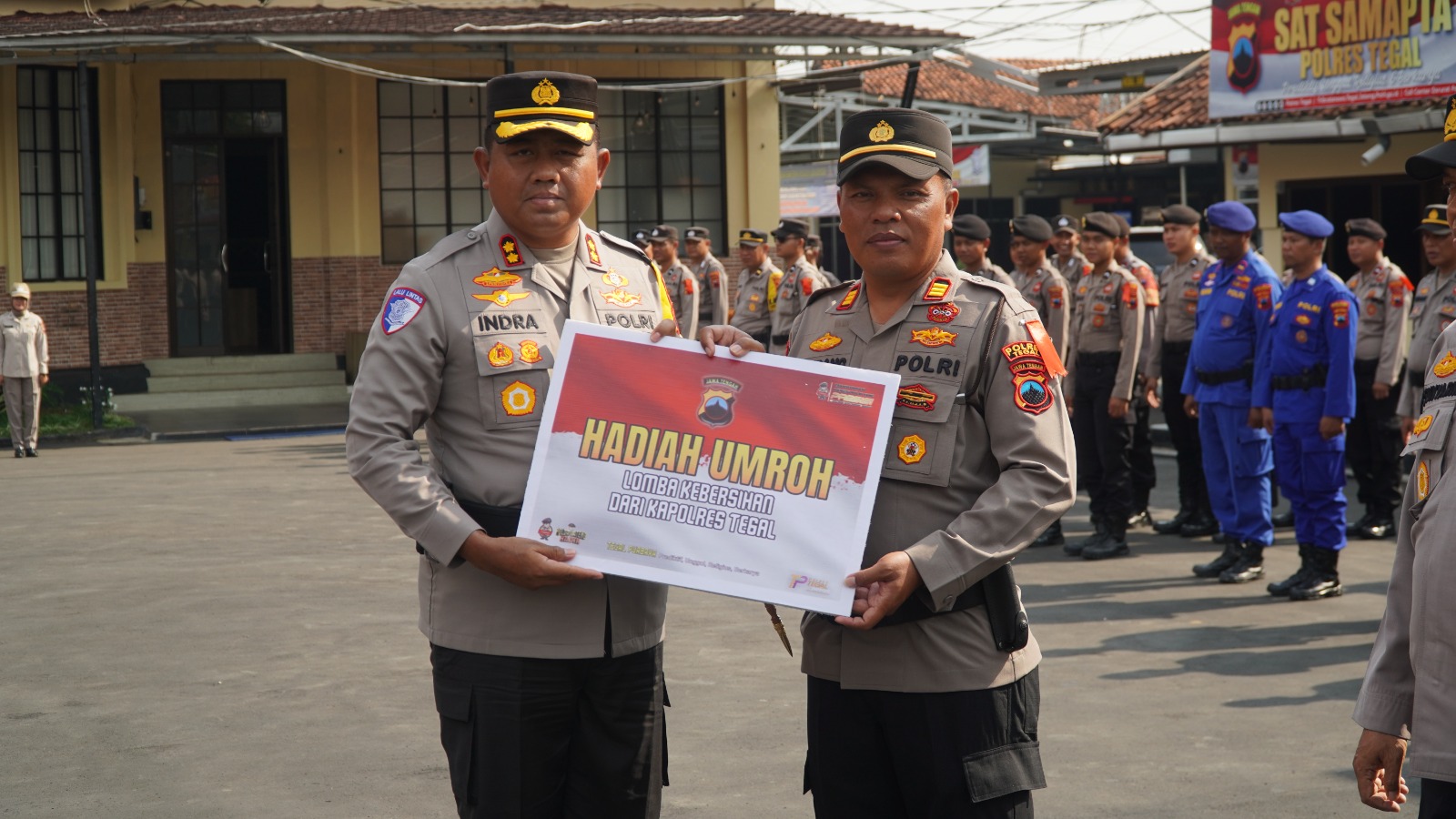 Apresiasi Polsek Slawi, Kapolres Tegal Berikan Hadiah Umrah 