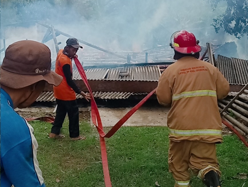 Ditinggal Pergi ke Sawah, Rumah Warga Boloh Dilahap si Jago Merah 