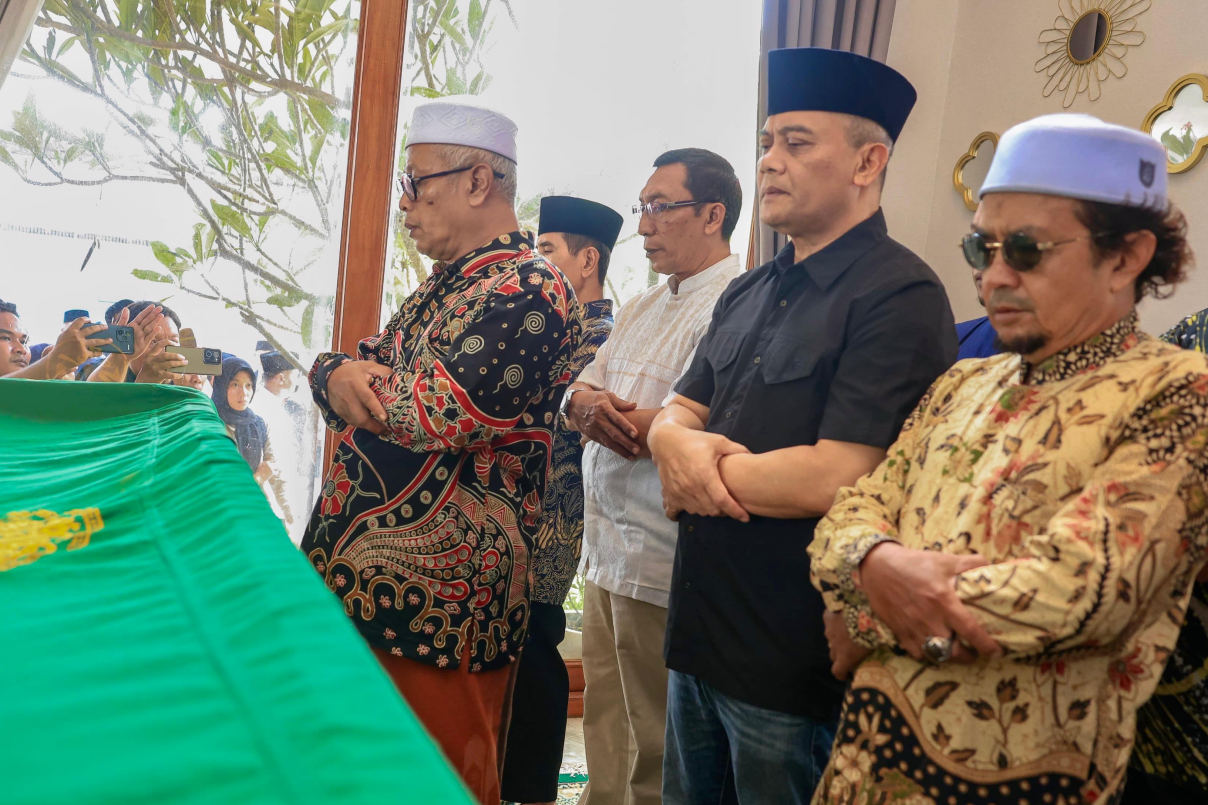 Gubernur Jateng  Antar Pemakaman Wakil Bupati Klaten Benny Indra Ardhianto