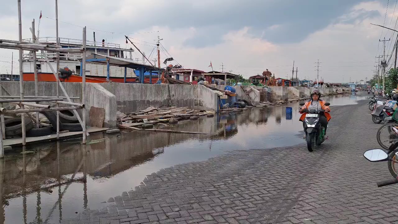 BMKG Peringatkan Potensi Rob Pesisir Pantura Jateng akibat Supermoon