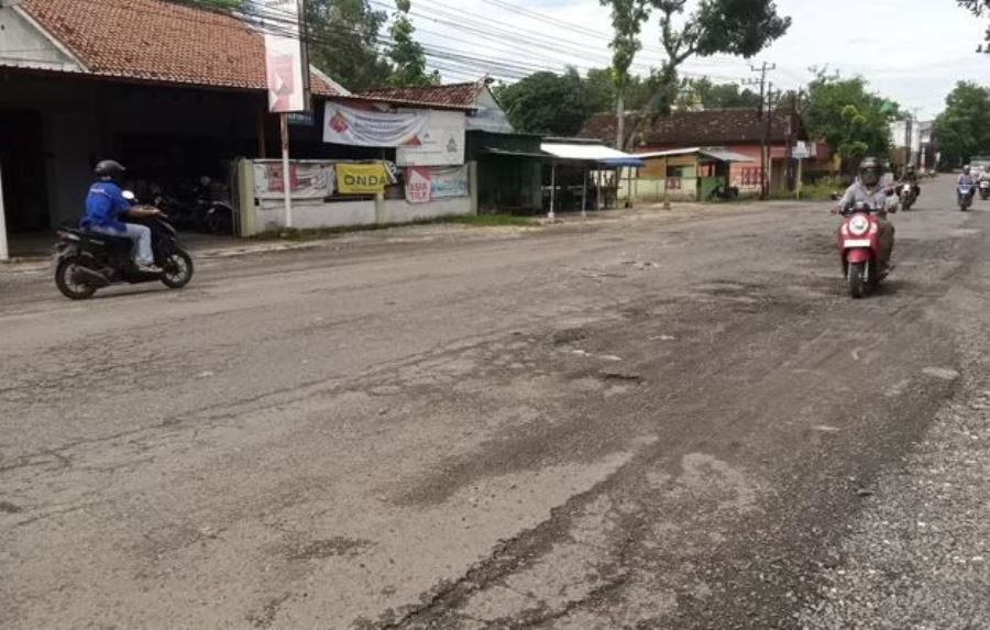 Kondisi Jalan Provinsi di Blora Banyak yang Rusak Parah Dibiarkan Mangkrak 17 Tahun, Ratusan Lubang Bertebaran