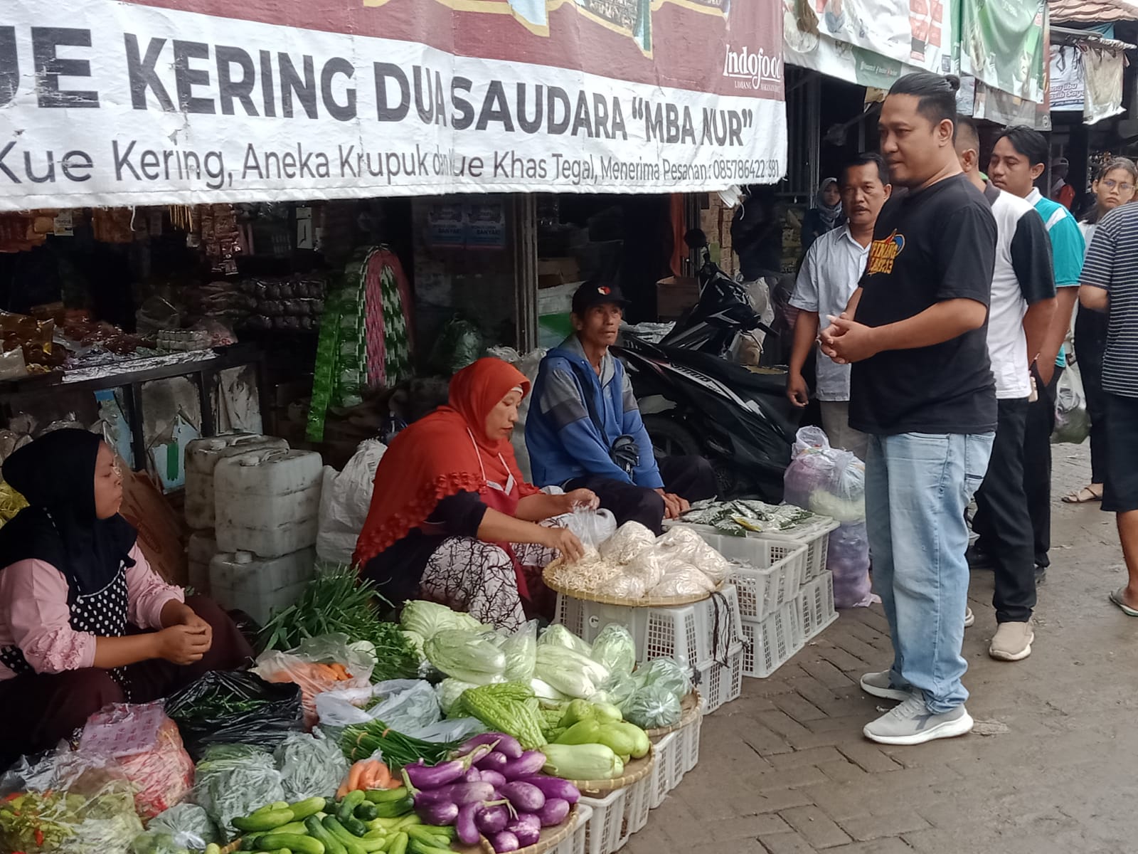 Pedagang Lemprakan di Pasar Kemantran Kabupaten Tegal Ditertibkan