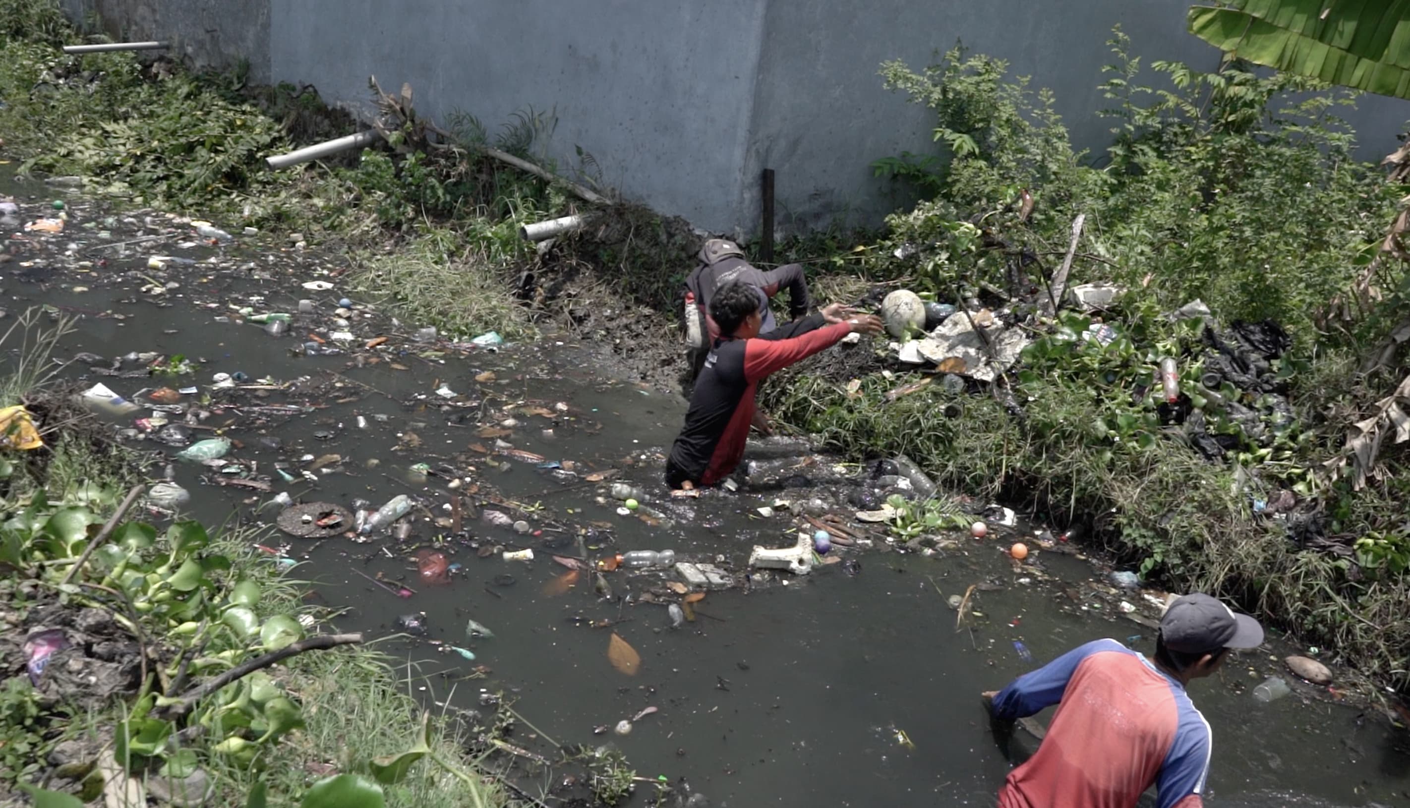 Antisipasi Banjir, Pemkot Keruk Kali Tambi Genuk