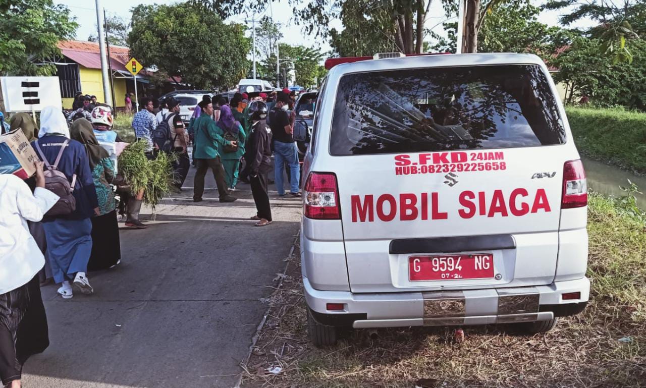 Mobil Plat Merah Antar Pendaftaran Bacaleg, Kades Aktif Diduga Daftar Caleg 