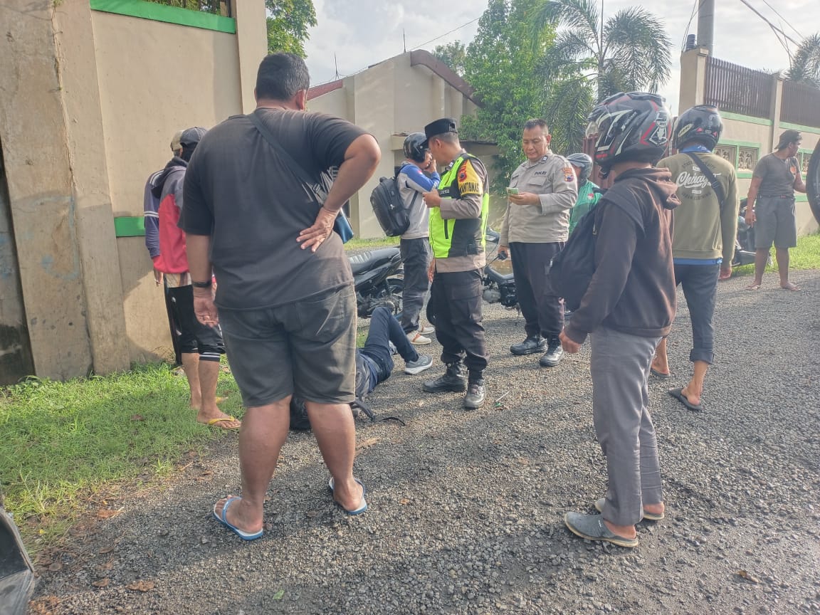 Jalan Pantura Batang Berlubang, Dua Sepeda Motor Kecelakaan di Waktu Berdekatan