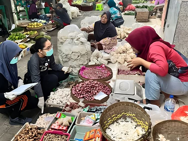 25 Sampel Makanan di Pasar Sido Makmur Diuji Dinas Pangan Blora, Hasilnya Ada yang Mengandung Zat Berbahaya