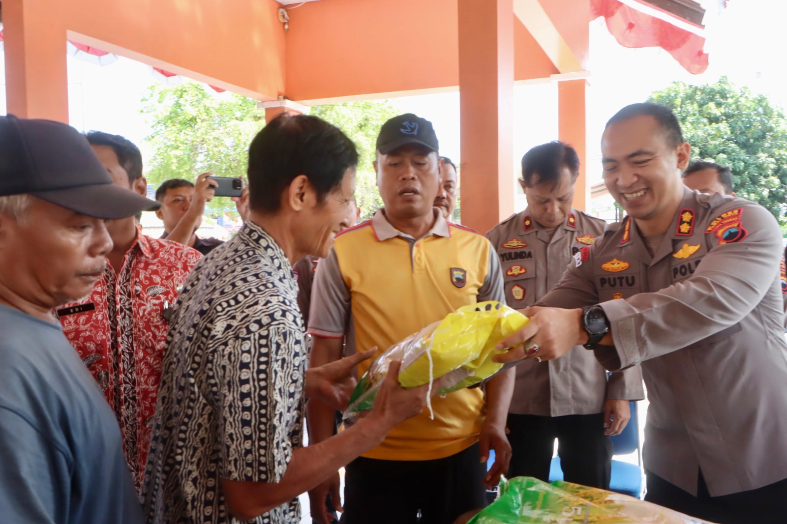 Polres Tegal Kota Gelar Gerakan Pangan Murah di Kecamatan Margadana