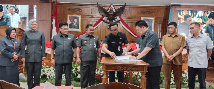 Dihadiri 21 Anggota DPRD Salatiga, Ketua DPRD Dance Umumkan Robby-Nina Milik Rakyat Salatiga